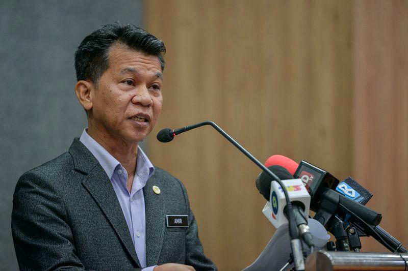 Ketua Pengarah Lembaga Pertubuhan Peladang (LPP) Amir Matamin (kanan) bercakap pada sidang media mengenai Reformasi Tatakelola Pertubuhan Peladang Kebangsaan (NAFAS) di Menara LPP hari ini. - fotoBERNAMA