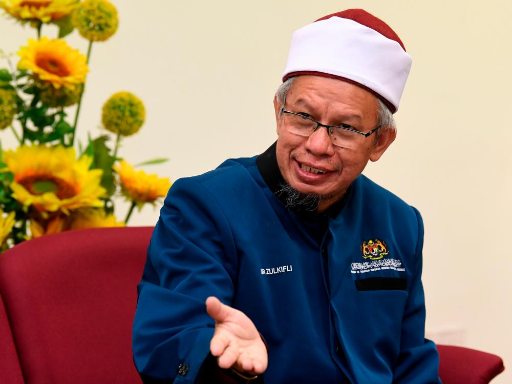 Minister in the Prime Minister’s Department (Religious Affairs) Datuk Seri Dr Zulkifli Mohamad Al-Bakri talks during a press conference held after a working visit to the Federal Territory Syariah Court (MWSP) today. — Bernama
