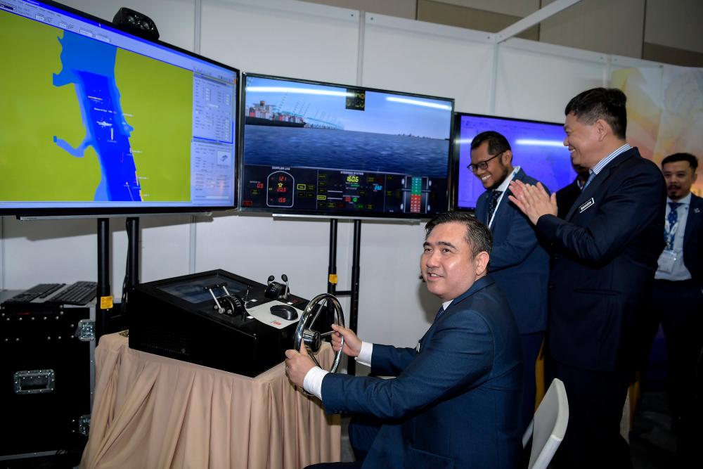 Transport Minister Anthony Loke Siew Fook (L) during the World Maritime Week Malaysia 2019 at the Kuala Lumpur Convention Centre (KLCC), on Sept 10, 2019. — Bernama