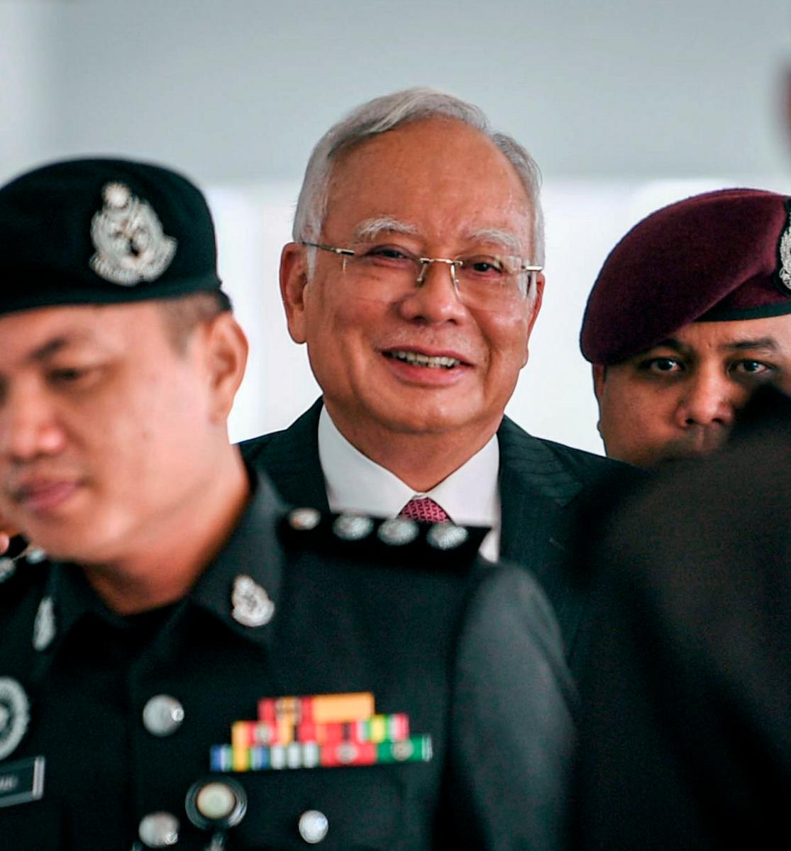 Bekas Perdana Menteri Datuk Seri Najib Tun Razak ketika hadir bagi prosiding sambung bicara kes penyelewengan dana 1Malaysia Development Berhad (1MDB) yang dihadapinya di Mahkamah Tinggi pada Feb 19.