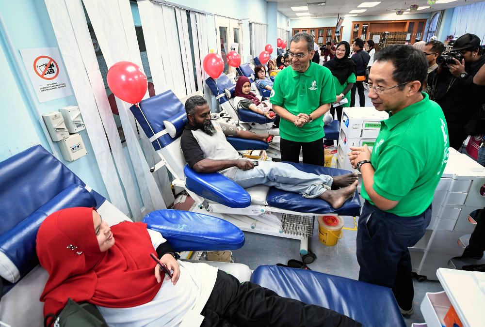 Health Minister Datuk Seri Dr Dzulkefly Ahmad and Health Ministry secretary-general, Datuk Seri Dr Chen Chaw Min (R) welcome blood donors at the national level World Blood Donor Day at the National Blood Centre, Kuala Lumpur on June 22, 2019. - Bernama