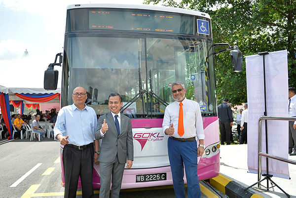 FT minister Khalid Abdul Samad (R), KL Mayor Datuk Nor Hisham Ahmad Dahlan (L), Lembah Pantai MP Fahmi Fadzil pose in front of a bus at the launch of the GoKL bus service for the LRT Universiti-Seri Pantai PHP (Pink Route) in Kuala Lumpur on April 1, 2019. — Bernama