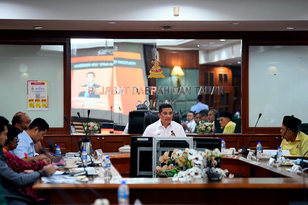 Senior Minister and Minister of International Trade and Industry, Datuk Seri Mohamed Azmin Ali during the Gombak District Development Action Committee meeting in Selayang today. - Bernama