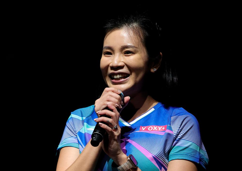 KUALA LUMPUR, Jan 14 -- Former national mixed doubles player Goh Liu Ying speaks at the farewell ceremony for his retirement at Axiata Arena Bukit Jalil, today. BERNAMAPIX