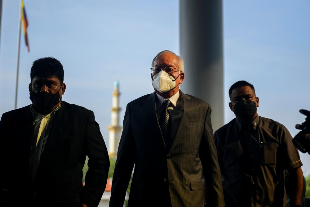 KUALA LUMPUR, May 18 - Former Prime Minister Datuk Seri Najib Tun Razak (center) was present at the Kuala Lumpur Court Complex today, for the continuation of the trial on the 1Malaysia Development Berhad (1MDB) case he is facing. BERNAMAPIX