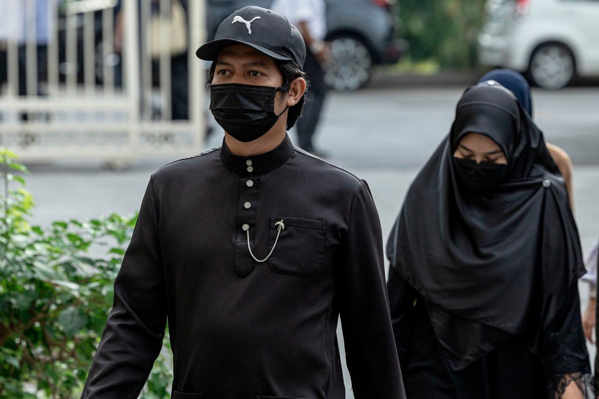 Parents to autistic child Zayn Rayyan Abdul Matiin, Ismanira Abdul Manaf (right) and Zaim Ikhwan Zahar at the Petaling Jaya Sessions Court during an earlier hearing. - Bernama pix
