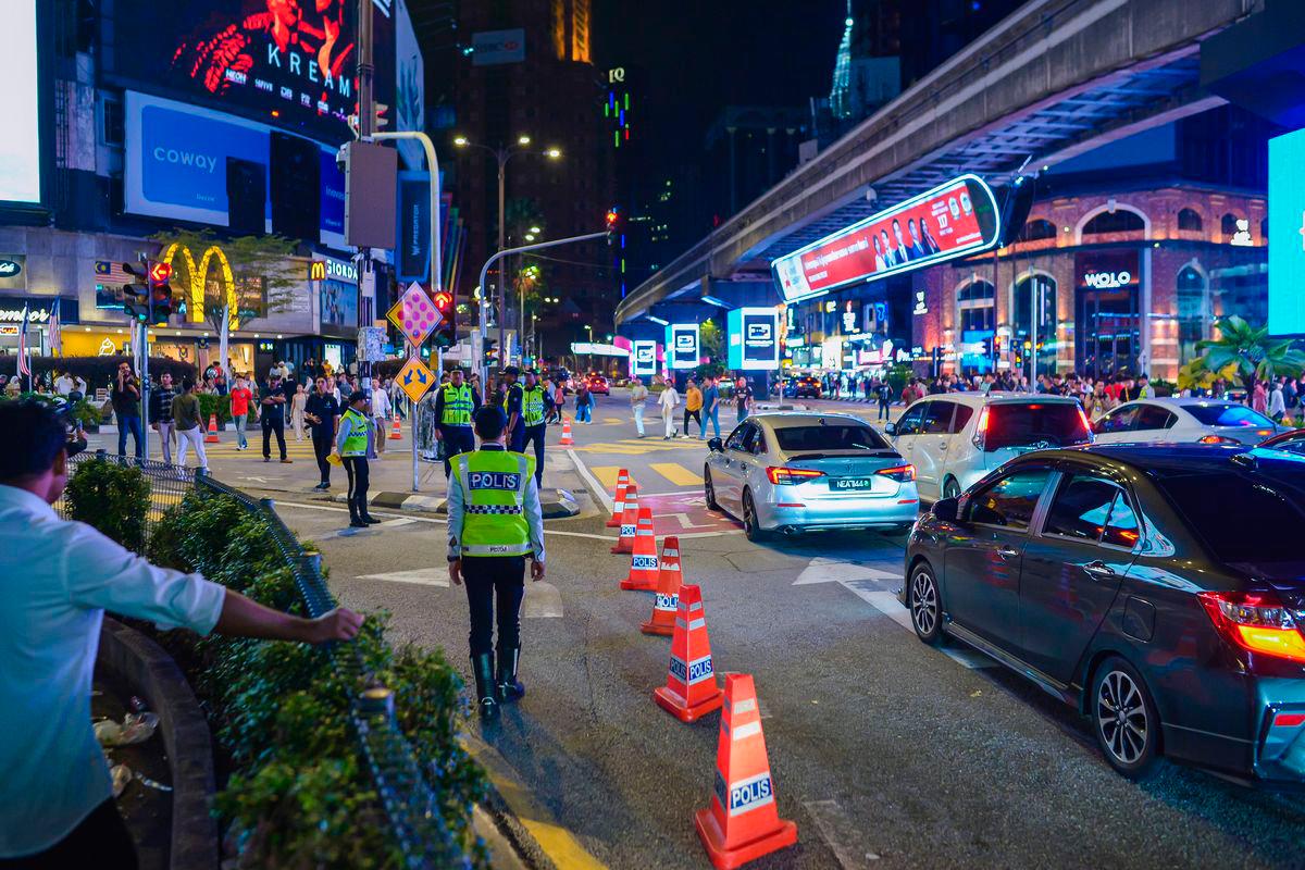Sebanyak 11,984 notis amaran telah dikeluarkan oleh Polis Kuala Lumpur sepanjang fasa advokasi Operasi Patuh Undang-Undang (Op PUU) terhadap pengguna jalan raya yang berlangsung sejak 6 Sept lepas- BERNAMA