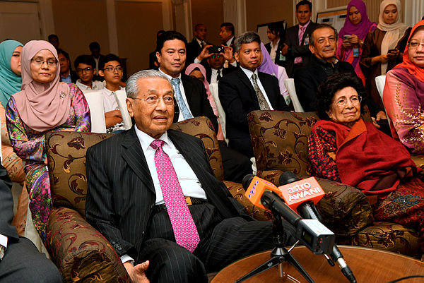 Prime Minister Tun Dr Mahathir Mohamad and his wife, Tun Dr Siti Hasmah Mohamad Ali, watching the second leg of the AFF Suzuki 2018 Malaysia Cup final against Vietnam after a hotel dinner organised by Rangsit University on the night of Dec 15, 2018. — Bernama