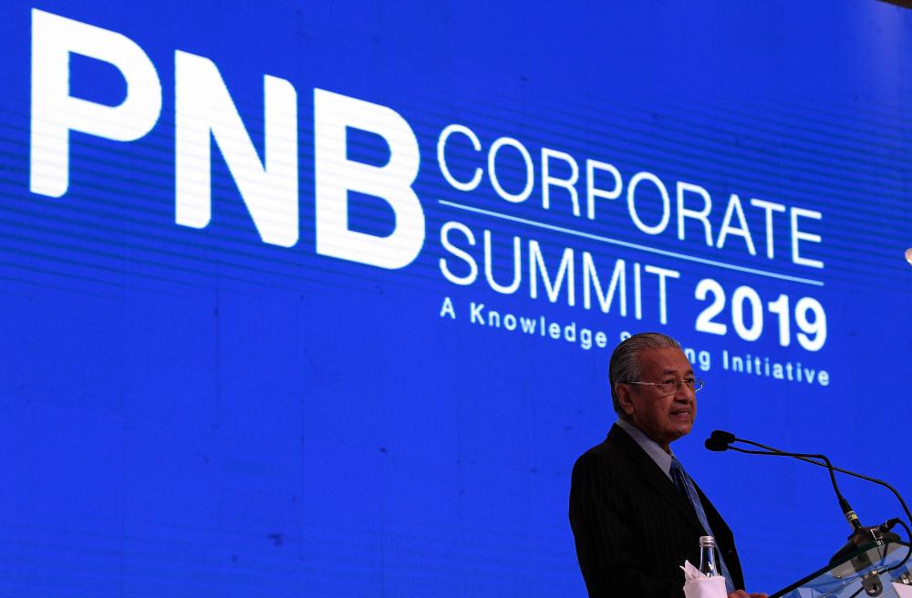 Prime Minister Tun Dr Mahathir Mohamad delivers the opening speech at the PNB Corporate Summit 2019 today. - Bernama