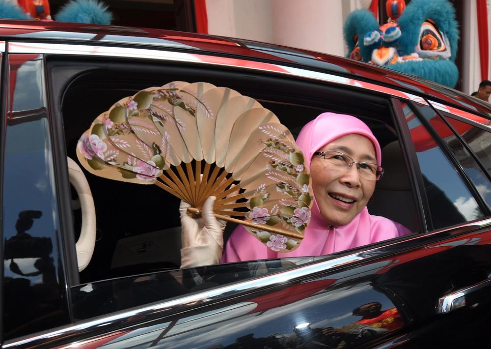 Deputy Prime Minister Datuk Seri Dr Wan Azizah Wan Ismail attends the Chinese New Year celebration organized by the Kuala Lumpur and Selangor Chinese Assembly Hall (KLSCAH), on Feb 5, 2018. — Bernama