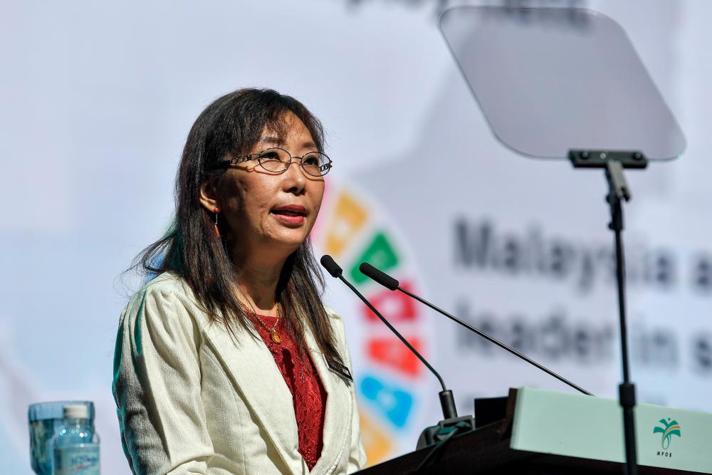 Minister of Primary Industries Teresa Kok delivers her speech at the Malaysian Palm Oil Board (MPOB) International Palm Oil Congress and Exhibition (PIPOC) 2019 in Kuala Lumpur Convention Centre today. - Bernama