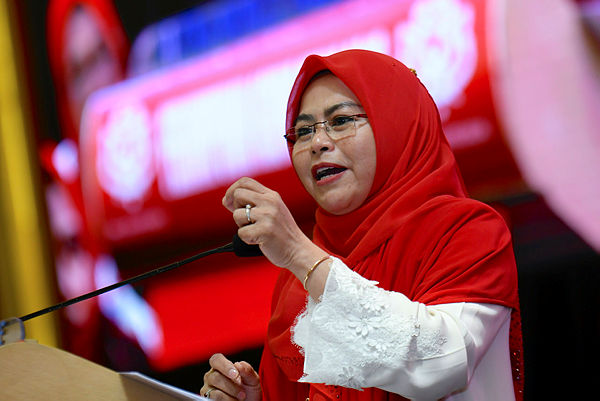 Datuk Dr Noraini Ahmad delivering her policy speech at the Wanita Umno delegates’ conference at PWTC yesterday. — Bernama