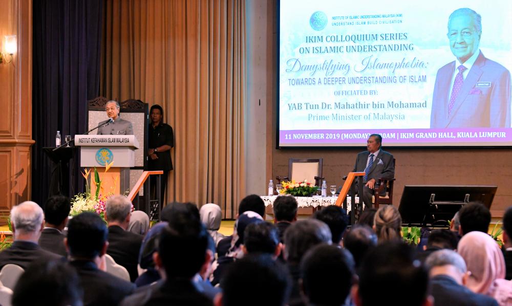 Prime Minister Tun Dr Mahathir Mohamad delivers his speech at the International Colloquium Series on Islamic Understanding of Demystifying Islamophobia at IKIM Grand Hall in Kuala Lumpur today.  - Bernama