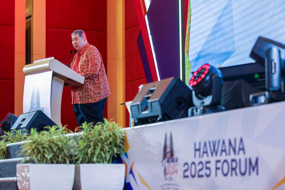 Presiden Institut Akhbar Malaysia (MPI) Datuk Yong Soo Heong menyampaikan ucapan pembukaan Forum HAWANA 2025 sempena Hari Wartawan Nasional (HAWANA) 2025 di Pusat Dagangan Dunia Kuala Lumpur (WTCKL) hari ini.fotoBERNAMA