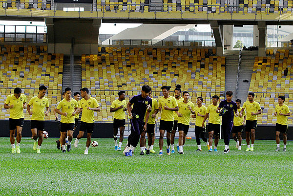 The Harimau Malaya squad trains at the Bukit Jalil National Stadium today, ahead of their meeting with Indonesia in the 2022 World Cup / 2023 Asia Cup qualifying round at the same venue tomorrow. — Bernama