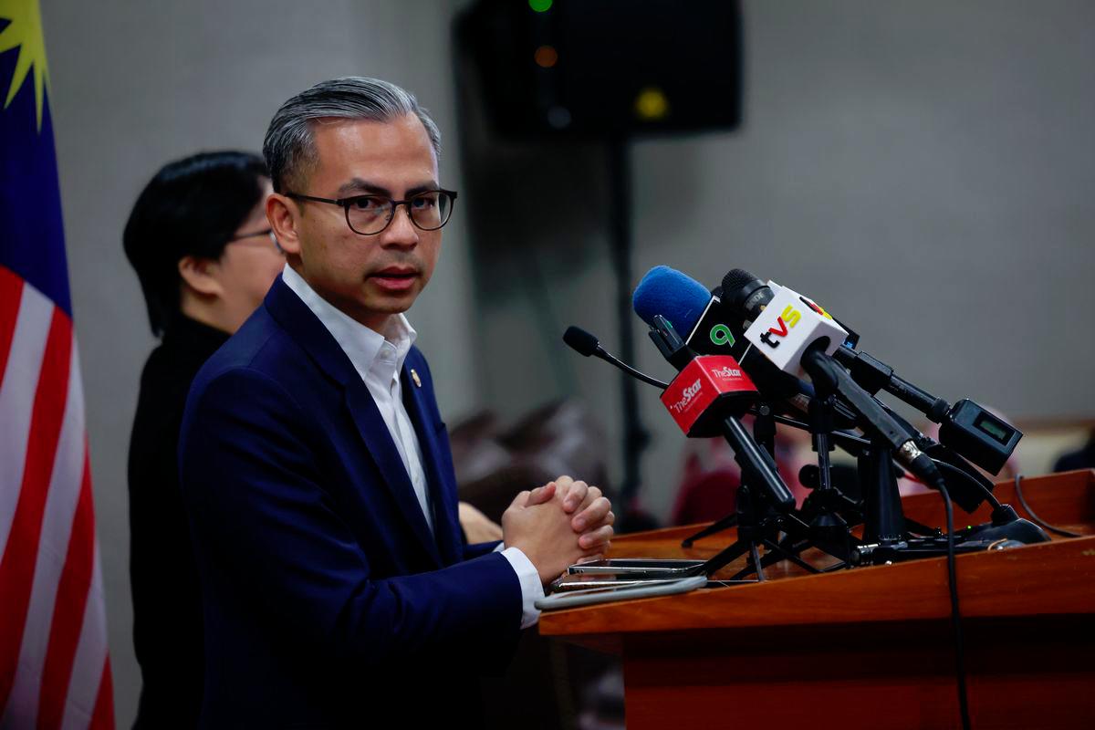 Fahmi Fadzil gesa rakyat main peranan betulkan kesilapan bendera