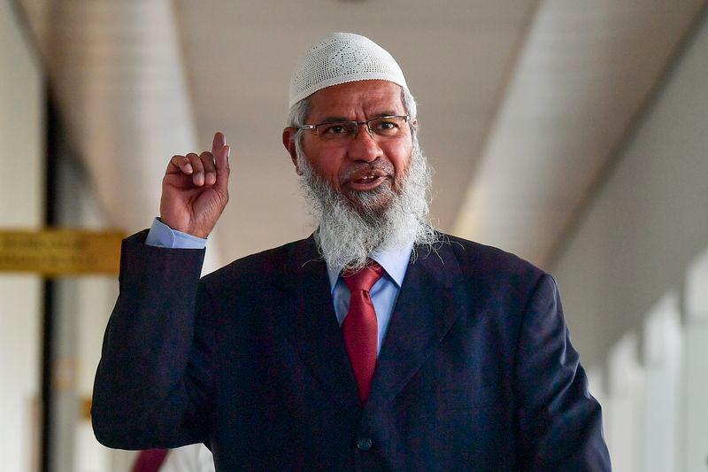 KUALA LUMPUR, 22 Mei -- Pendakwah bebas Dr Zakir Naik hadir bagi mendengar keputusan kes saman fitnahnya terhadap bekas Ahli Parlimen Klang Charles Anthony Santiago di Mahkamah Kuala Lumpur hari ini.--fotoBERNAMA (2023) HAK CIPTA TERPELIHARA.