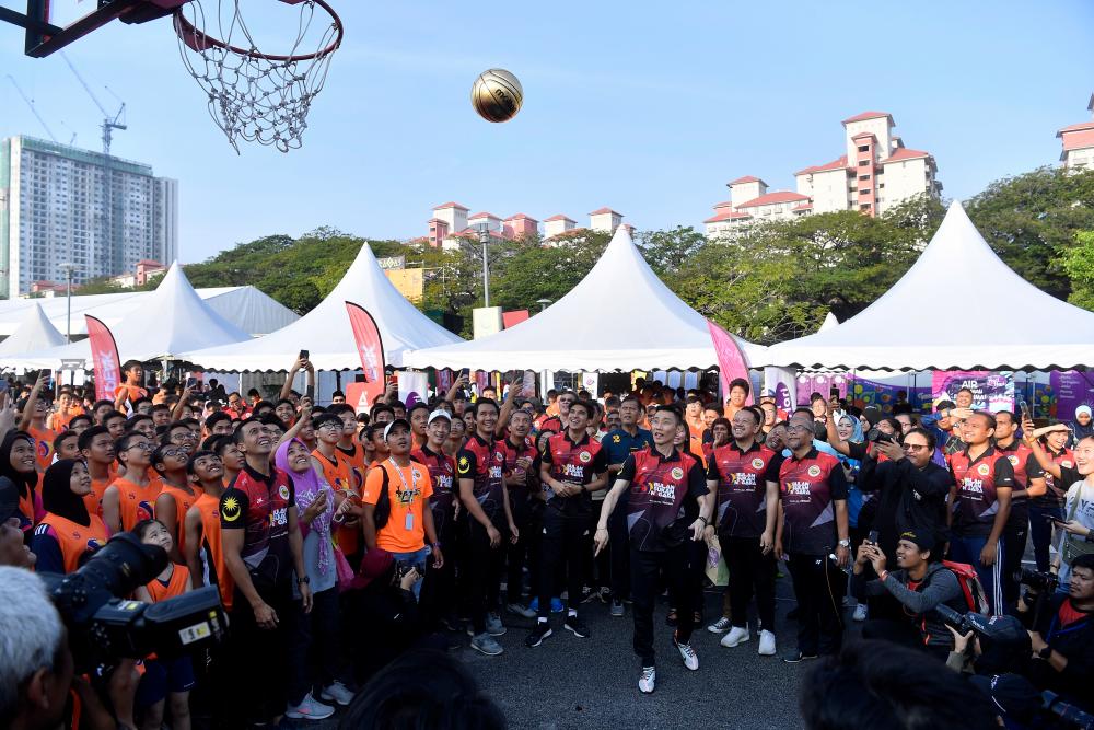 Malaysia’s badminton living legend, Datuk Lee Chong Wei aims a free throw during the the National Sporting Month celebration at the National Stadium in Bukit Jalil, on Oct 12, 2019. — Bernama