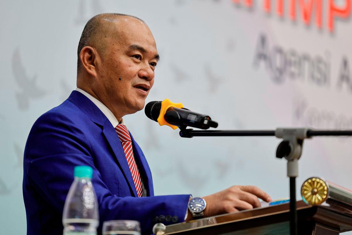 Deputy secretary-general of the Ministry of Human Resources Sutekno Ahmad Belon. - BERNAMA
