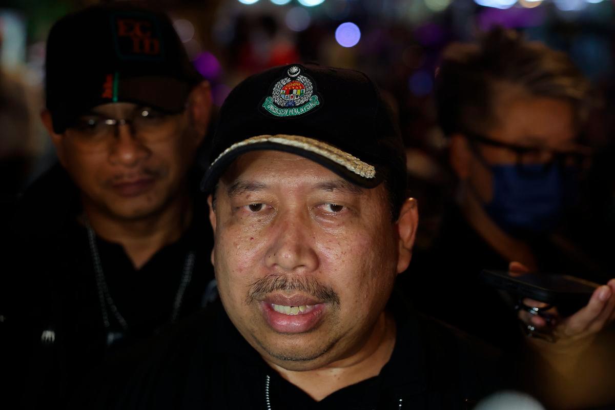 Immigration Dept Operations Division director Basri Othman - Photo by BERNAMA