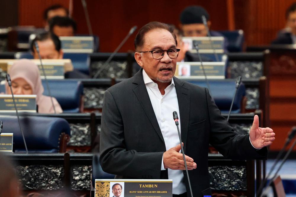 KUALA LUMPUR, 20 Dec -- Prime Minister who is also Finance Minister Datuk Seri Anwar Ibrahim when presenting the special allocation (Mini Budget) in conjunction with the First Meeting of the First Term of the 15th Dewan Rakyat Parliament at the Parliament Building. BERNAMAPIX