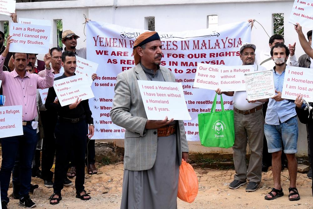 Yemeni refugees community leader Waleed Al Fakeh leads a demonstration in front of the United Nations High Commissioner for Refugees in Kuala Lumpur on June 19, 2019. — Bernama