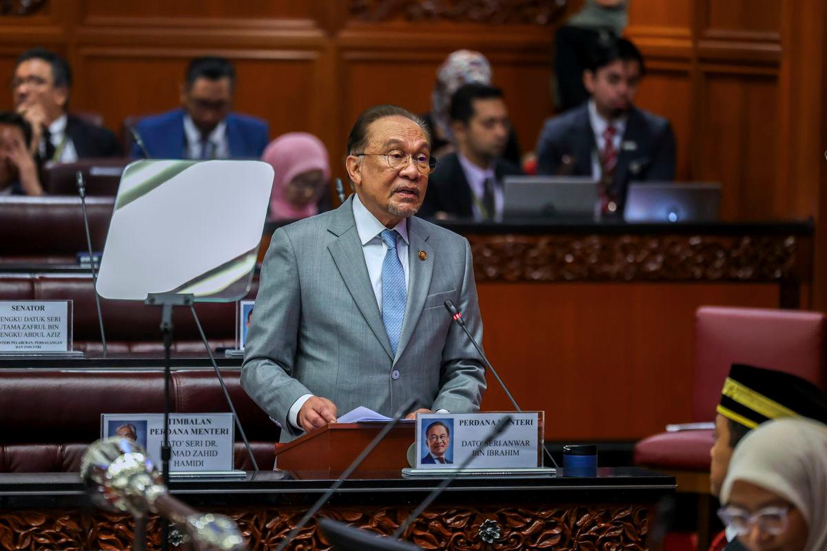 Prime Minister Datuk Seri Anwar Ibrahim tabled the 13th Malaysia Plan (RMK13) in the Senate today. – BERNAMA