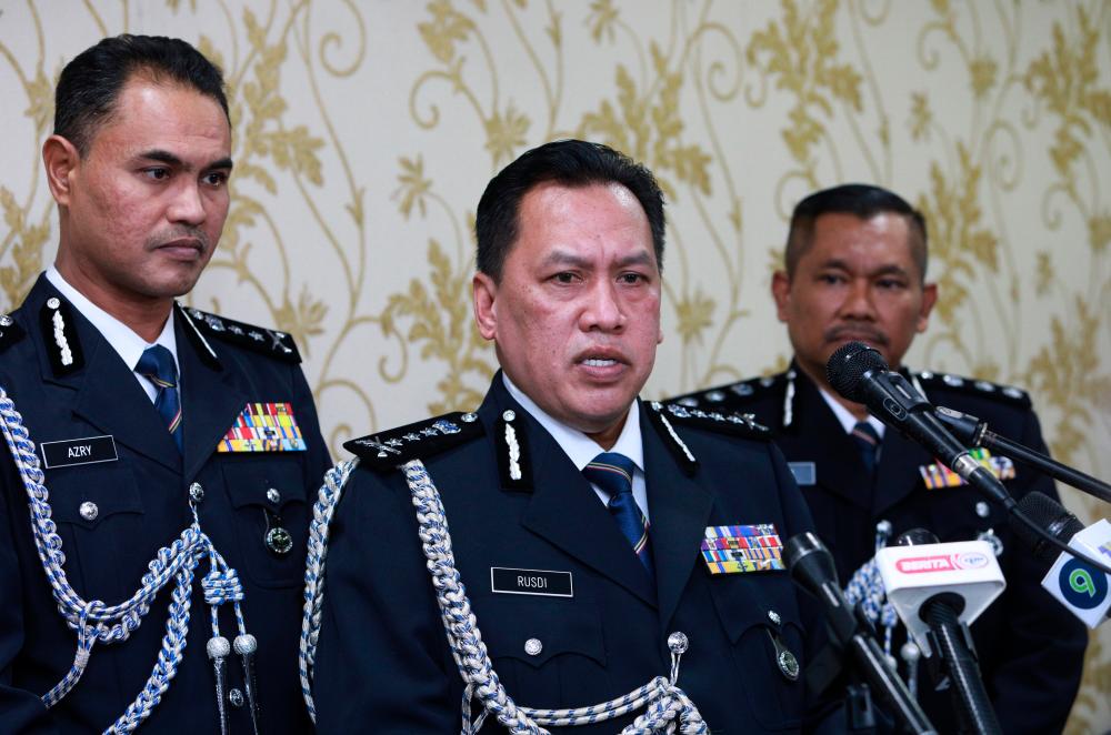 Kuala Lumpur police chief Datuk Rusdi Mohd Isa (centre)/BERNAMApix