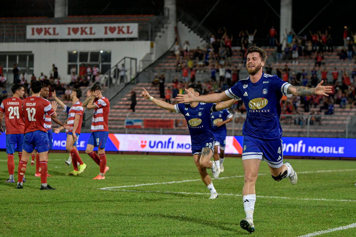 Pemain Sabah FC Gabriel Schmegel meraikan jaringan pada saingan Liga Super Malaysia 2025/2026 menentang pasukan KL City FC di Stadium Bola Sepak Kuala Lumpur Cheras malam ini - BERNAMA