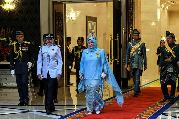 Raja Permaisuri Agong, Tunku Azizah Aminah Maimunah Iskandariah Almarhum Sultan Iskandar. — Bernama