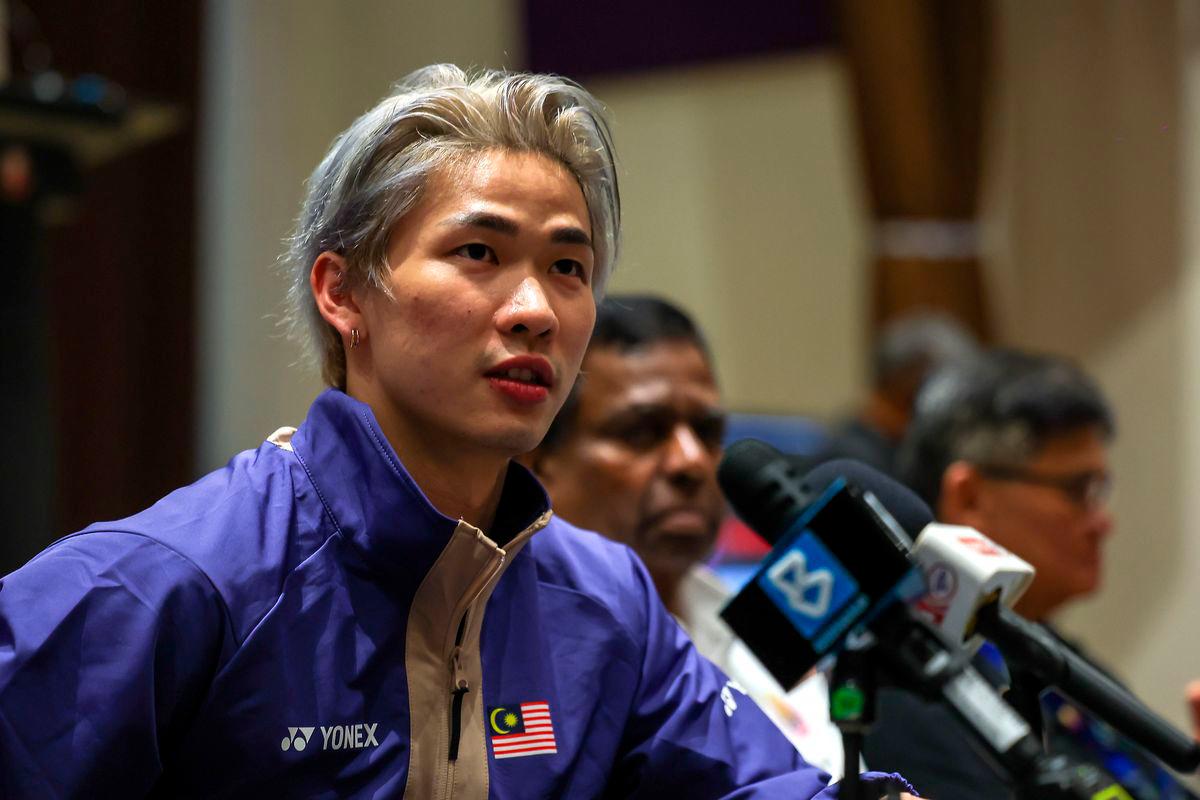 Pemain regu campuran negara Chen Tang Jie pada sidang media selepas menerima ganjaran berupa wang tunai dari Sengheng selepas berjaya menjadi juara dunia pada Majlis Ganjaran Khas kepada Juara Dunia di Akademi Badminton Malaysia hari ini -fotoBERNAMA
