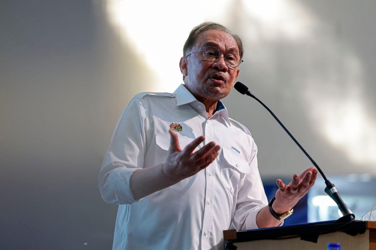 Perdana Menteri Datuk Seri Anwar Ibrahim menyampaikan ucapan pada Majlis Perasmian Penutupan Pesta Buku Antarabangsa Kuala Lumpur 2025 (PBAKL 2025) di Pusat Dagangan Dunia Kuala Lumpur (WTCKL) hari ini. BERNAMApix