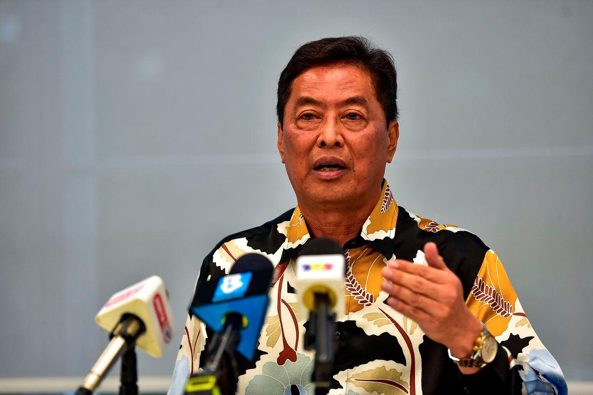 Malaysian Anti-Corruption Commission (MACC) Chief Commissioner Tan Sri Azam Baki holds a press conference at the 2025 Malaysian Anti-Corruption Commission (MACC) Chief Commissioner’s Round Table Discussion (RTD) Programme at the Asian Institute of Chartered Bankers (AICB) today. – BERNAMA