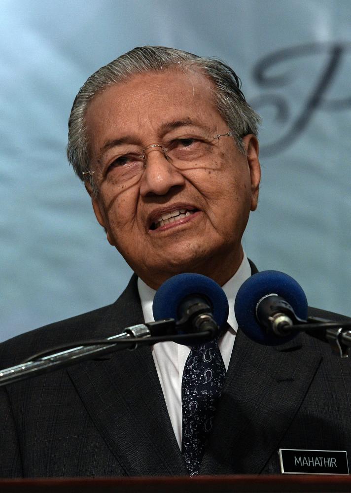 Prime Minister Tun Dr Mahathir Mohamad officiates the 22nd Annual General Meeting of the National Association of Smallholders Malaysia. - Bernama