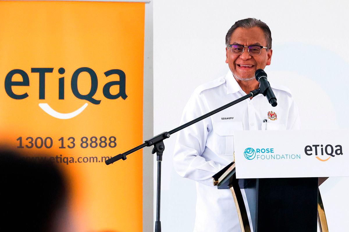 Minister of Health Datuk Seri Dr Dzulkefly Ahmad deliver his speech during the Launch of Phase 5 Etiqa's Free Cervical Screening Programme with ROSE Foundation at Tadika On Pong today.- BERNAMAPIX