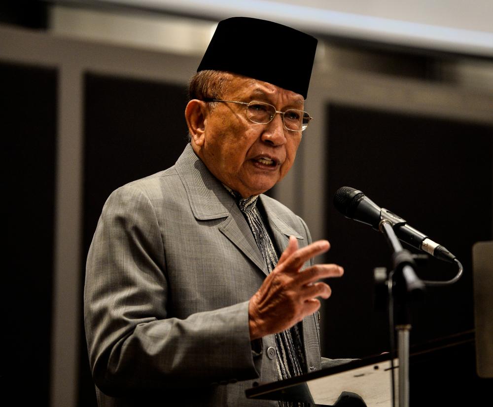 Tan Sri Dr Rais Yatim. fotoBERNAMA