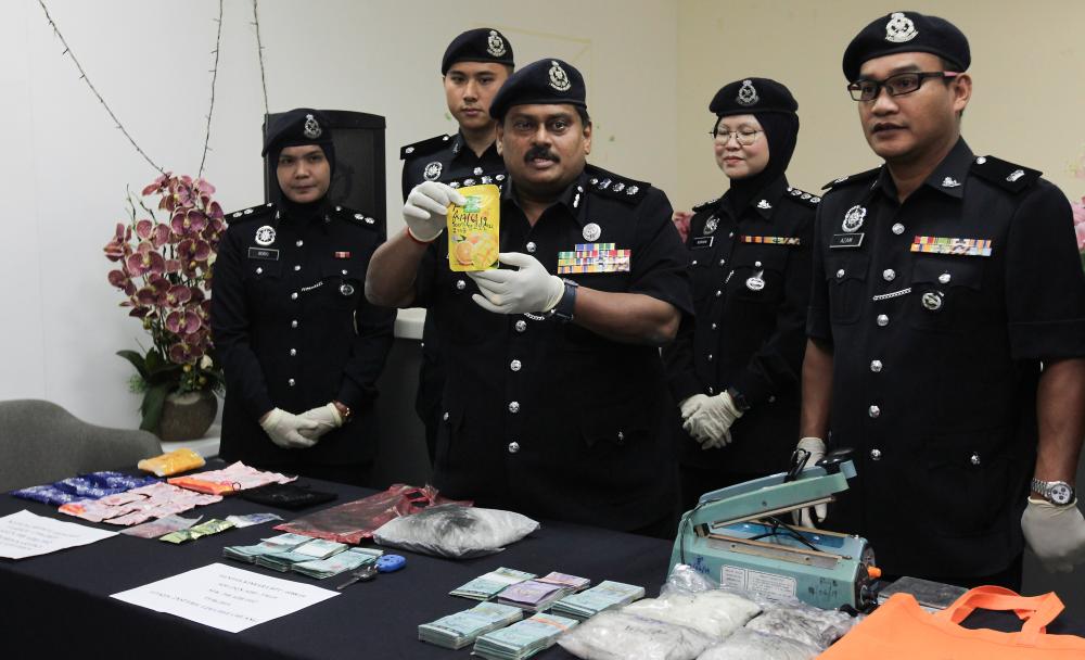 Sentul district police chief ACP S. Shanmugamoorthy Chinniah (centre) displays the items seized in recent raids to reporters at a press conference at the Sentul District Police Headquarters on June 18, 2019. - Bernama
