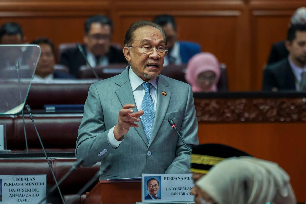 Prime Minister Datuk Seri Anwar Ibrahim tabled the 13th Malaysia Plan (RMK13) in the Senate today. – BERNAMA