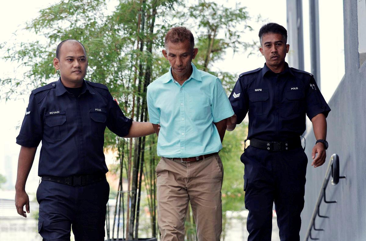 Jurulatih berbasikal Nor Effandy Rosli, 58, mengaku tidak bersalah di Mahkamah Sesyen Ampang hari ini atas pertuduhan melakukan amang seksual fizikal terhadap seorang pelatih berbasikal perempuan, tahun lepas -BERNAMA