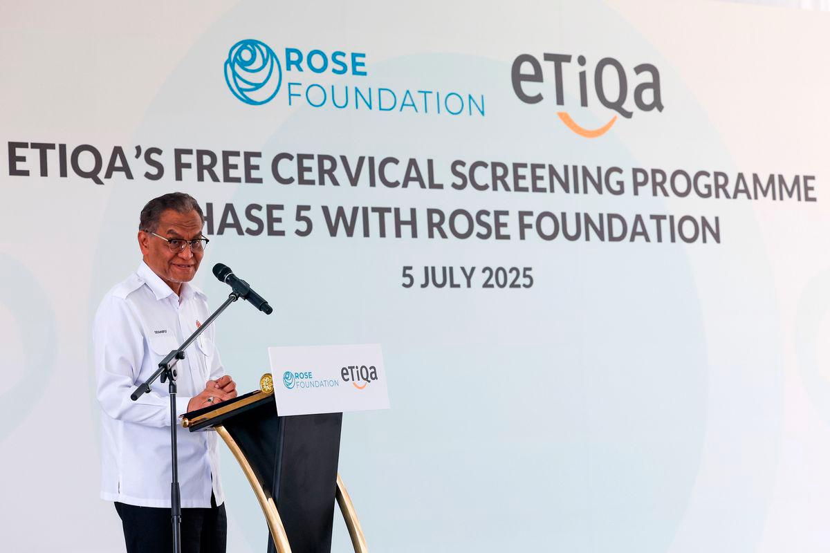 Minister of Health Datuk Seri Dr Dzulkefly Ahmad deliver his speech during the Launch of Phase 5 Etiqa’s Free Cervical Screening Programme with ROSE Foundation at Tadika On Pong today. - BERNAMAPIX