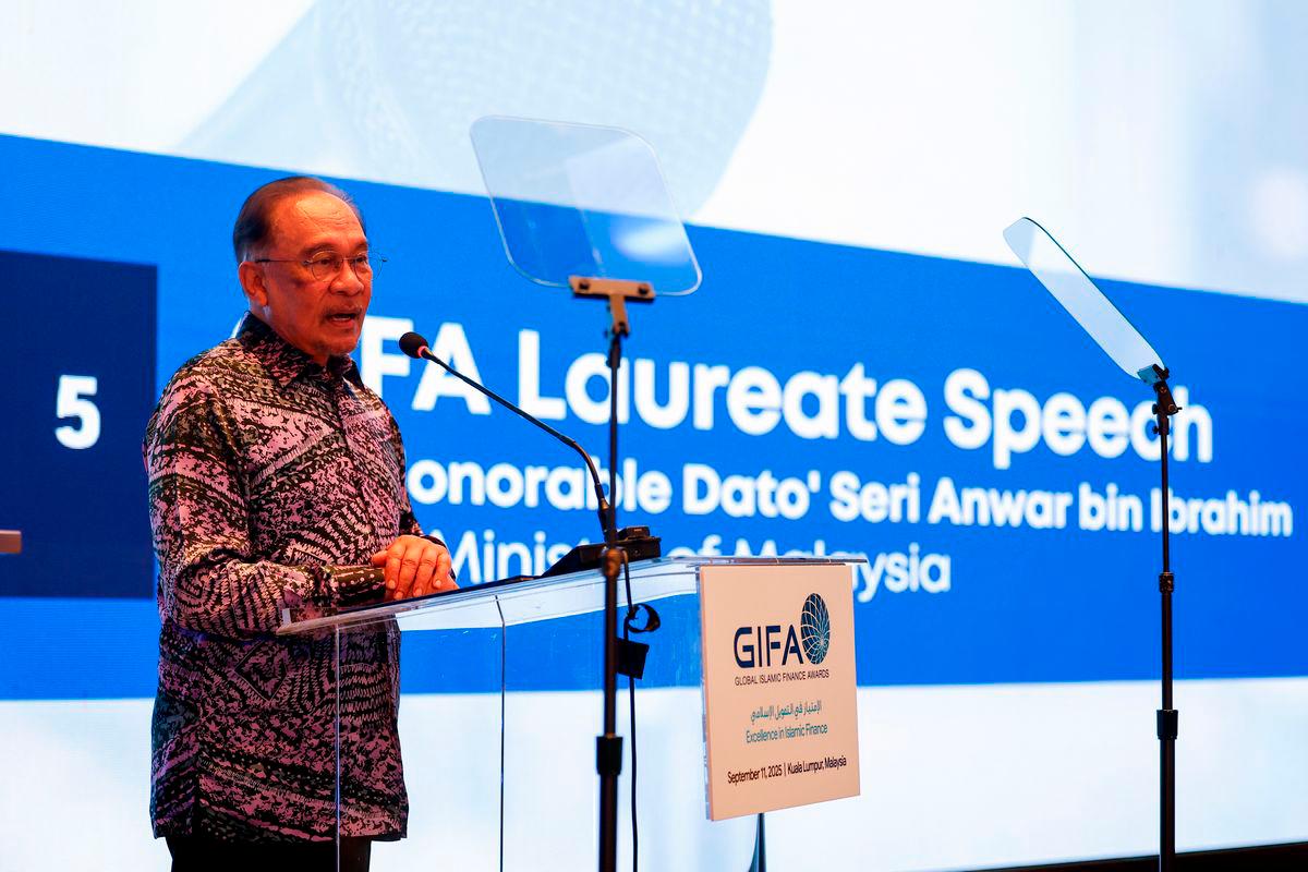 Perdana Menteri Datuk Seri Anwar Ibrahim menyampaikan ucapan semasa Anugerah Kewangan Islam Global (GIFA) 2025 di sini hari ini- BERNAMA