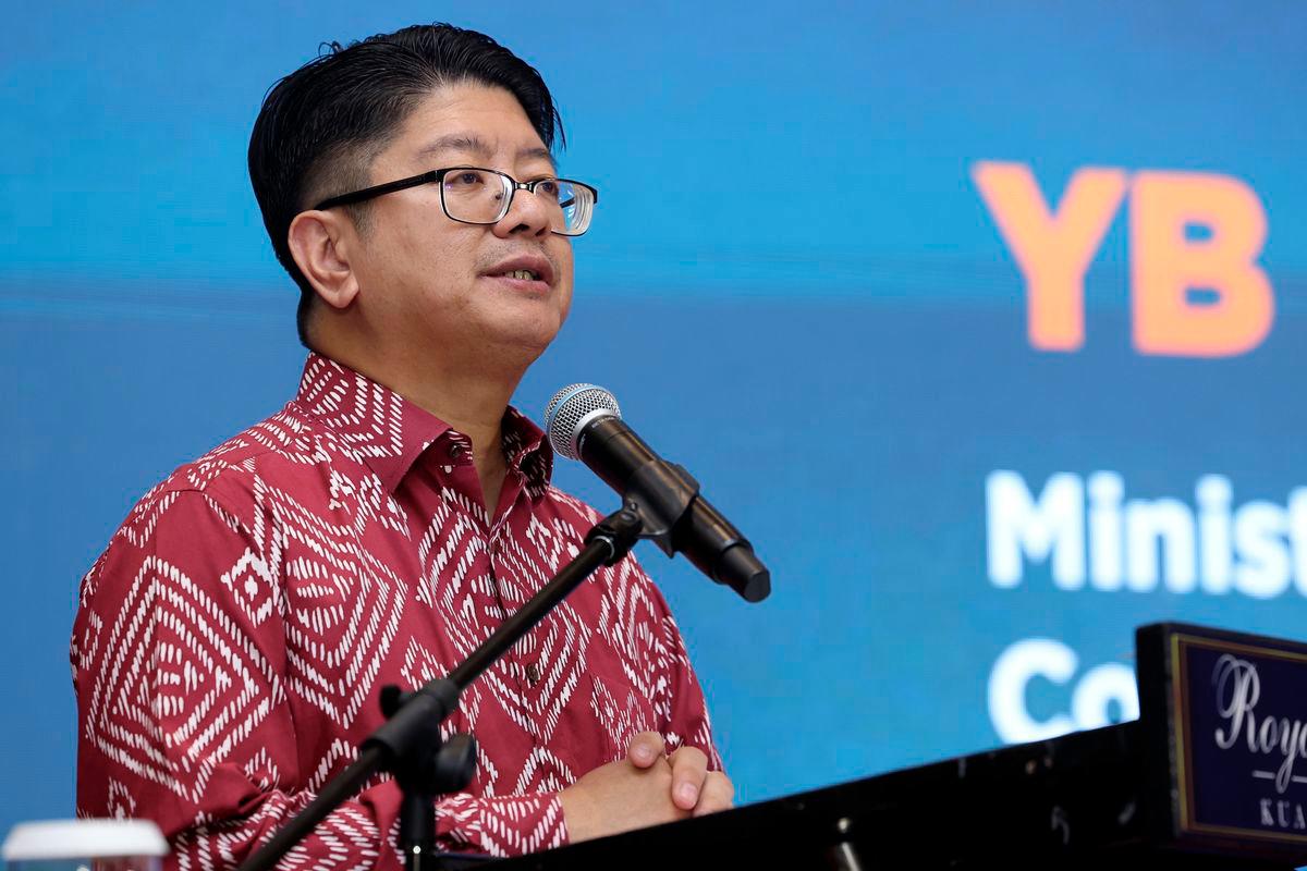Menteri Pembangunan Usahawan dan Koperasi Datuk Ewon Benedick berucap pada Majlis Peluncuran SME Bank XCESS 2025 di sebuah hotel, hari ini - fotoBERNAMA