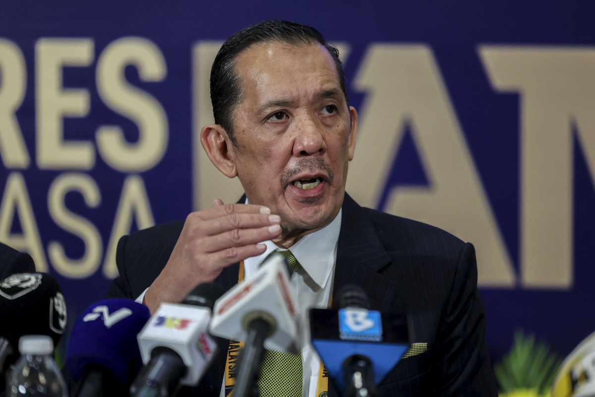 FAM president Datuk Mohd Joehari Mohd Ayub at the 2025 FAM First Extraordinary General Meeting (EGM) here today. - BERNAMA
