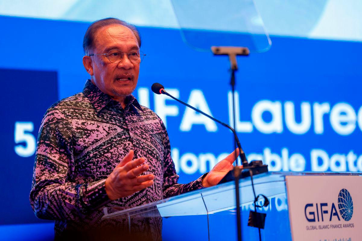 Perdana Menteri Datuk Seri Anwar Ibrahim menyampaikan ucapan semasa Anugerah Kewangan Islam Global (GIFA) 2025 di sini hari ini - fotoBERNAMA
