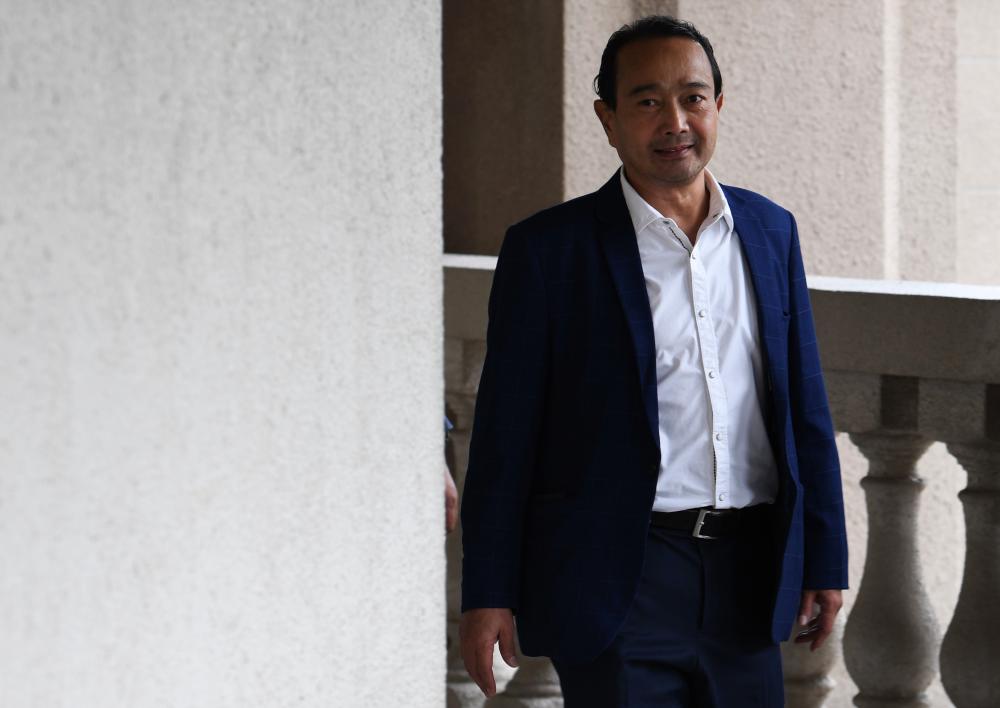 IPSB managing director Datuk Dr Shamsul Anwar Sulaiman leaves the courtroom after being the 37th witness in the trial of former Prime Minister Datuk Seri Najib Abdul Razak’s case involving SRC International Sdn Bhd funds, at the Kuala Lumpur Court Complex today. - Bernama