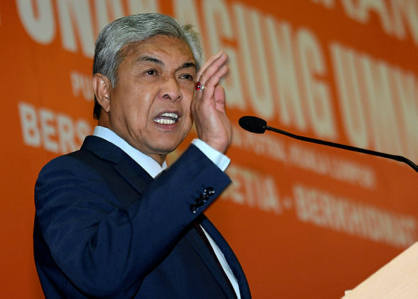 Ahmad Zahid speaking at the Umno Youth lunch at Putra World Trade Center (PWTC) today. — Bernama