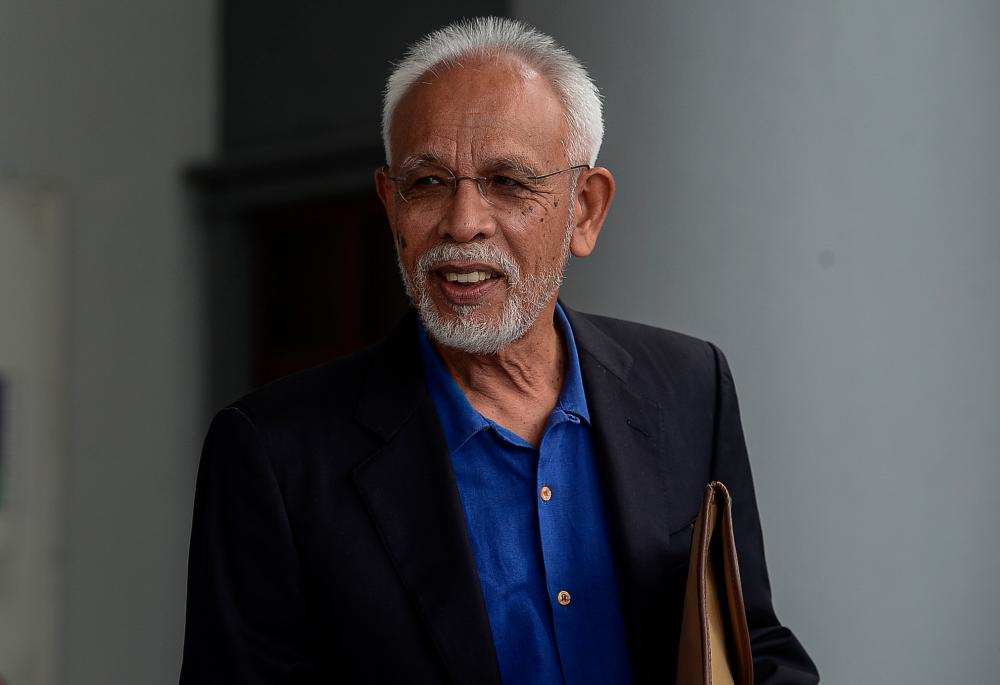 KUALA LUMPUR, 7 Sept -- Bekas Pengerusi Felda Tan Sri Shahrir Ab Samad keluar dari Kompleks Mahkamah Kuala Lumpur selepas perbicaraan kesnya di Mahkamah Tinggi hari ini. fotoBERNAMA