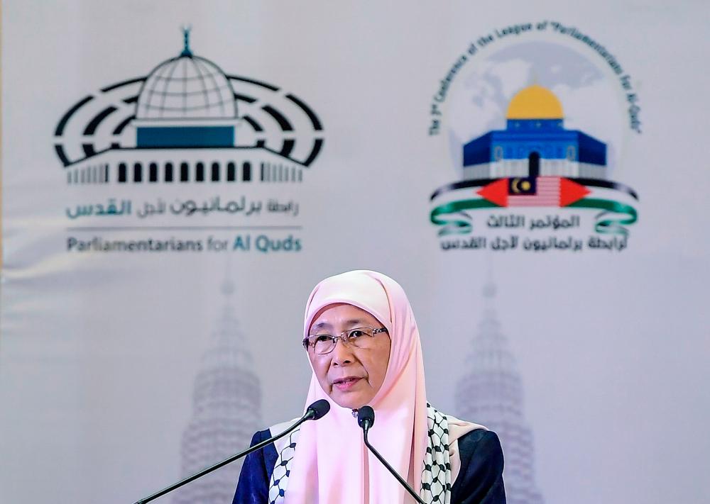 Deputy Prime Minister Datuk Seri Dr Wan Azizah Wan Ismail speaks at the closing ceremony of the 3rd Conference League of International Parliamentarian of Al-Quds in Kuala Lumpur today. - Bernama