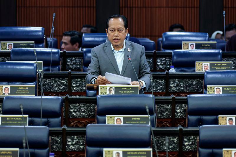 Timbalan Menteri Kerja Raya Datuk Seri Ahmad Maslan pada sesi jawab lisan ketika Mesyuarat Pertama Penggal Keempat Parlimen ke-15 di Dewan Rakyat hari ini. - fotoBERNAMA