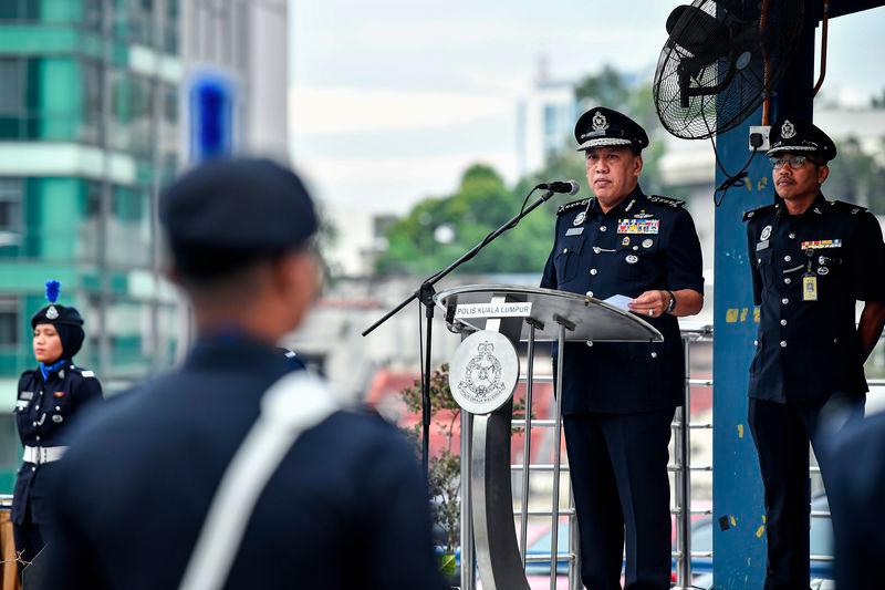 Ketua Polis Kuala Lumpur Datuk Rusdi Mohd Isa menyampaikan ucapan pada Perhimpunan Bulanan bagi Bulan Januari 2025 di Ibu Pejabat Polis Kontinjen (IPK) Kuala Lumpur, hari ini. - fotoBERNAMA